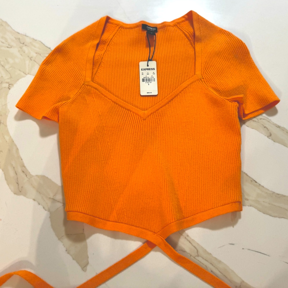 Express Body Contour Crop Top - Picture 5 of 6